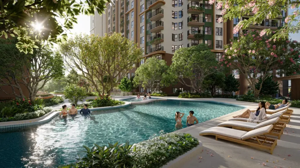 Hồ bơi nội khu Norton Park giữa vườn cây nhiệt đới